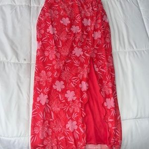 Full tilt skirt from Tilly’s size xs pink with slit very good condition